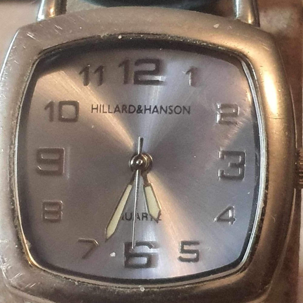 🦋10/$20🦋 Hillard & Hanson Silver/Blue Leather Women's Watch